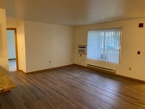 2039 S Main St, Unit 3 in West Bend, WI - Building Photo - Building Photo