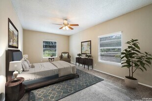 1819 Babcock Rd in San Antonio, TX - Building Photo