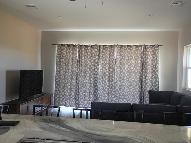 225 Hokiokio Pl in Lahaina, HI - Building Photo - Building Photo
