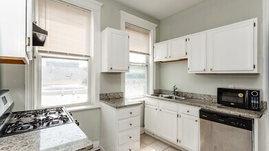 2939 W Belmont Ave in Chicago, IL - Building Photo - Building Photo