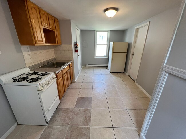142 Inslee Pl, Unit 2R