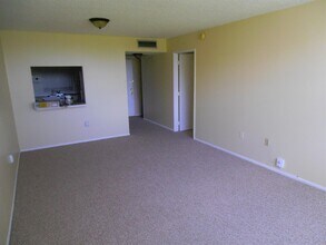 9451 Evergreen Pl, Unit 306 in Davie, FL - Building Photo - Building Photo