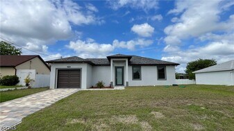 3712 13th St W in Lehigh Acres, FL - Building Photo