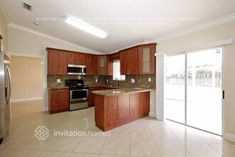 20251 SW 130th Ct, Unit Unit B in Miami, FL - Foto de edificio - Building Photo