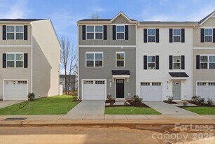 7024 Capstan Ter in Charlotte, NC - Building Photo