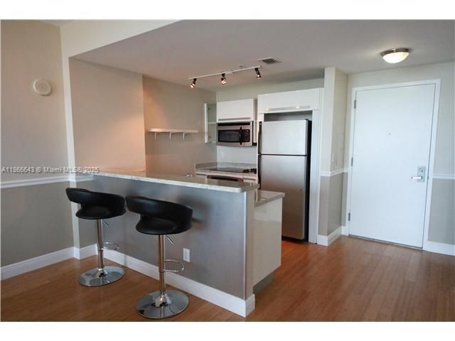 601 NE 36th St in Miami, FL - Building Photo - Building Photo