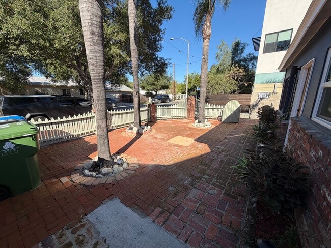 2922 Glenhurst Ave, Unit 2922 Glenhurst Ave in Los Angeles, CA - Building Photo - Building Photo