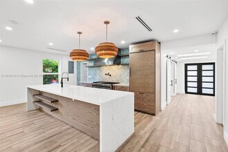 7520 Hispanola Ave in North Bay Village, FL - Building Photo - Building Photo