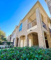 5457 Fairdale Ln in Houston, TX - Building Photo
