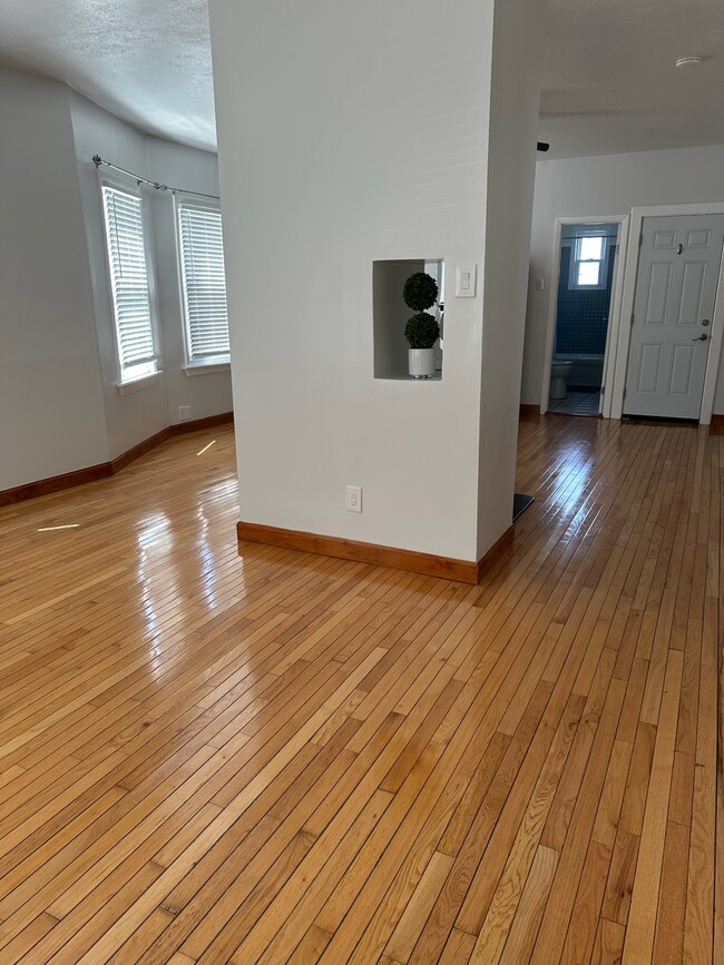 107 Rodney St in New Bedford, MA - Foto de edificio - Building Photo