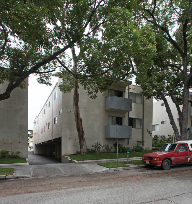 337 E Tujunga Ave in Burbank, CA - Building Photo - Building Photo