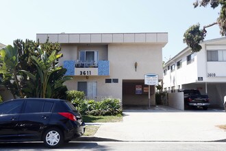 3611 Mentone Ave in Los Angeles, CA - Foto de edificio - Building Photo