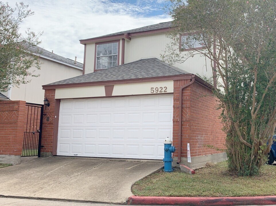 5922 Cinnamon Creek Cir in Houston, TX - Building Photo