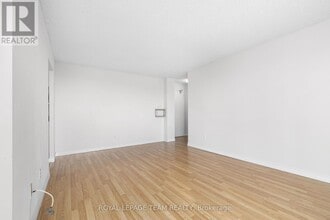 665 Bathgate Dr in Ottawa, ON - Building Photo - Building Photo