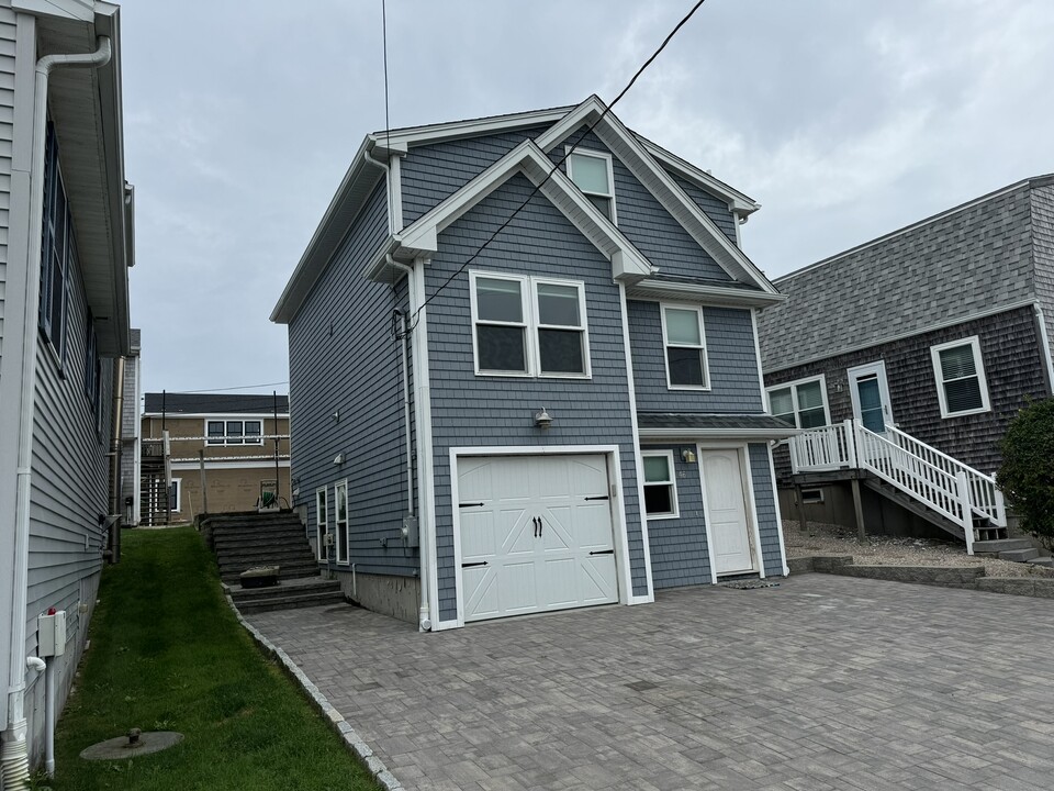 46 Follett Rd in Narragansett, RI - Foto de edificio