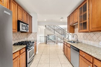 5241 Colodny Dr, Unit 103 in Agoura Hills, CA - Building Photo - Building Photo