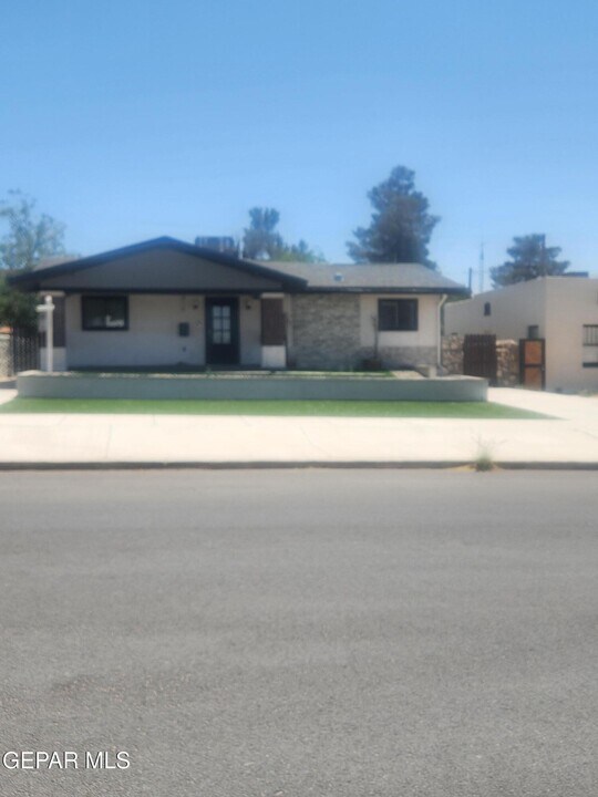 614 E Baltimore Dr in El Paso, TX - Building Photo