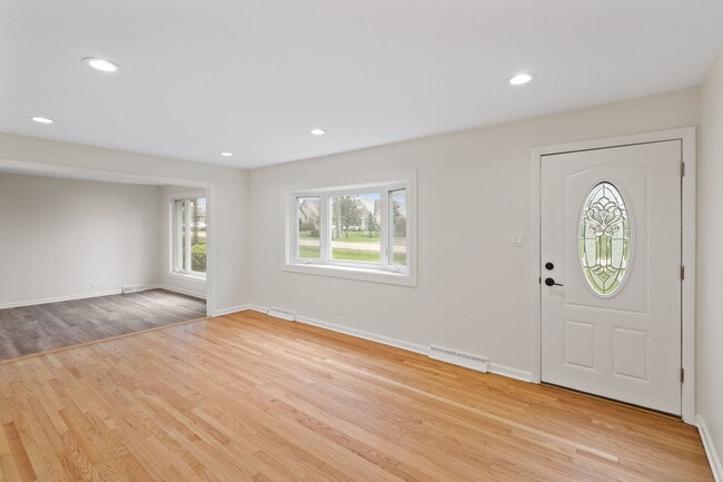 646 68th St in Willowbrook, IL - Building Photo - Building Photo