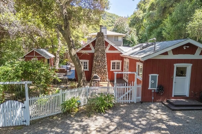 property at 11 Southbank Rd