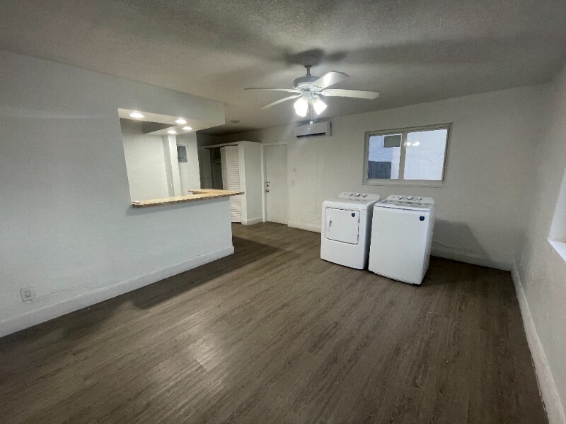 2160 NW 29th St in Oakland Park, FL - Building Photo