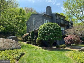42 Chicopee Dr in Princeton, NJ - Building Photo - Building Photo