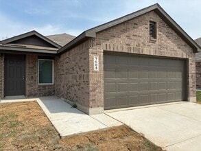 9760 Garnet Grv in San Antonio, TX - Building Photo - Building Photo