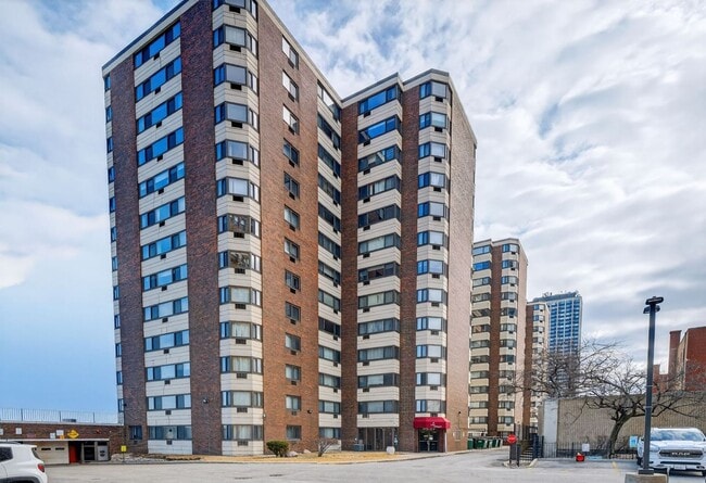 7337 S South Shore Dr in Chicago, IL - Building Photo - Building Photo