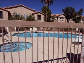 2110 Los Feliz St in Las Vegas, NV - Foto de edificio - Building Photo