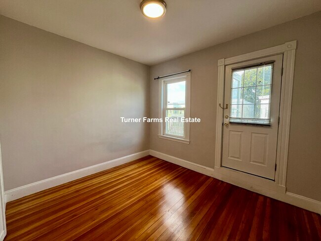 26 Taft St, Unit 2 in Boston, MA - Foto de edificio - Building Photo