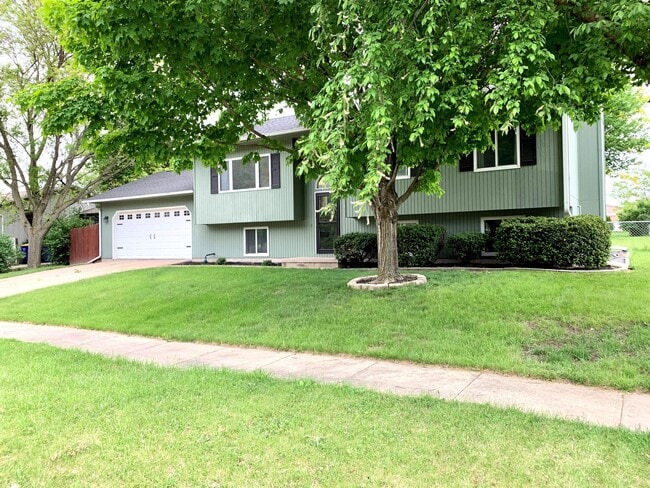 155 Bayberry Ln in North Liberty, IA - Building Photo - Building Photo