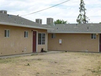 6935 Myrtle Ave in Winton, CA - Foto de edificio - Building Photo