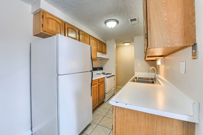 130 E Highline Cir in Littleton, CO - Building Photo - Building Photo