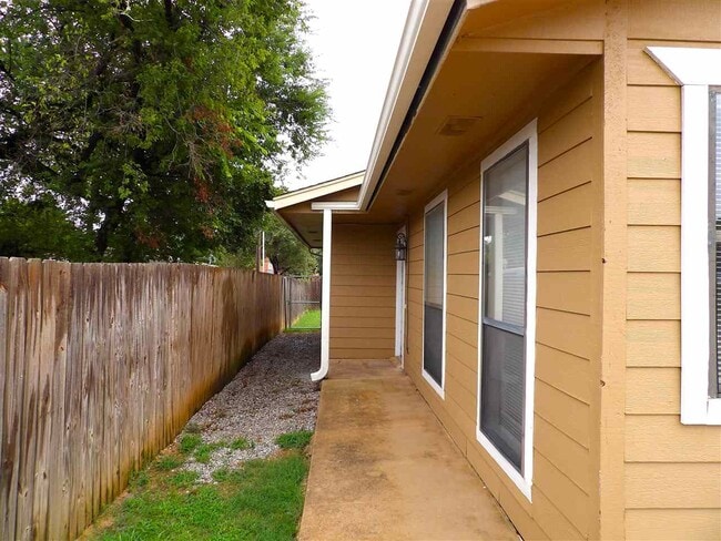 2514 SW B Ave in Lawton, OK - Building Photo - Building Photo