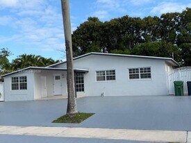 12455 SW 185th Terrace in Miami, FL - Building Photo