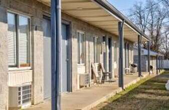 Studio 48 Apartments in La Vergne, TN - Foto de edificio - Building Photo