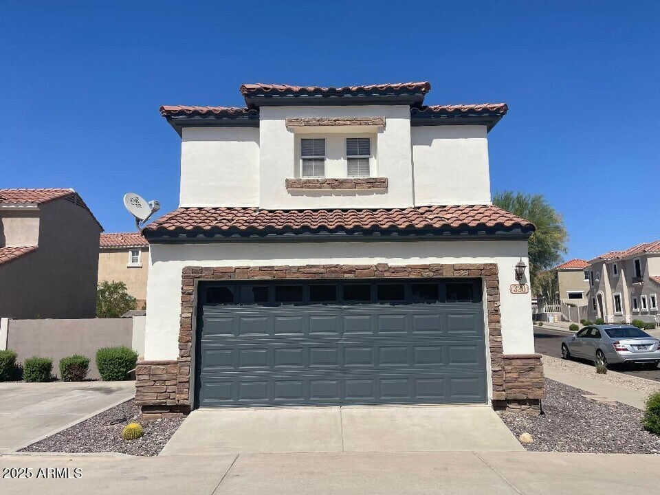 320 W Mountain Sage Dr in Phoenix, AZ - Building Photo