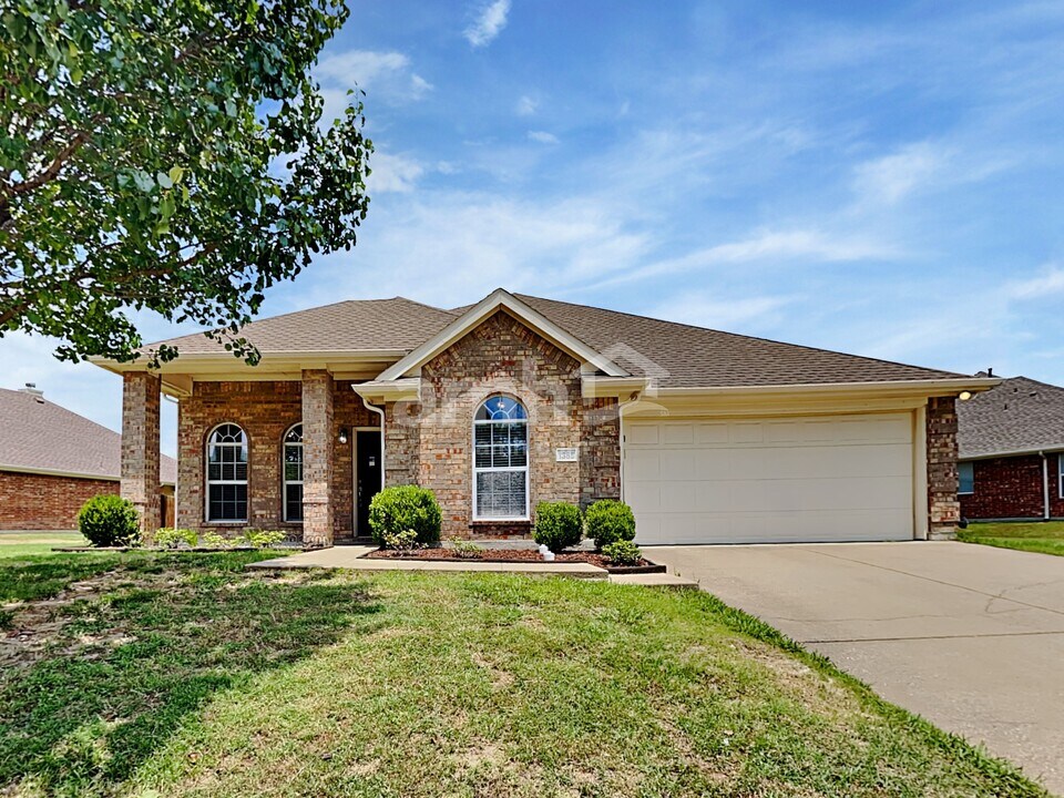 1385 Tanglevine Dr in Rockwall, TX - Building Photo