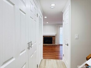 2 Highland Square in Avon, CT - Building Photo - Building Photo