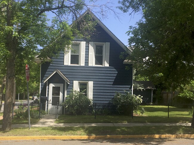 825 Dearborn Ave