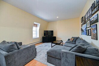 290 Pleasant St in Portsmouth, NH - Building Photo - Building Photo