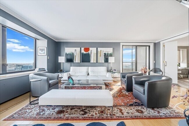 65 E India Row in Boston, MA - Foto de edificio - Building Photo