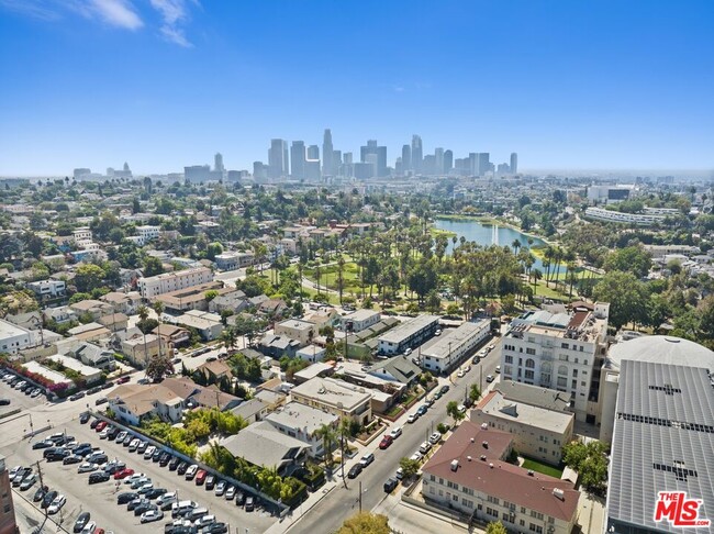 1140 Lemoyne St in Los Angeles, CA - Building Photo - Building Photo