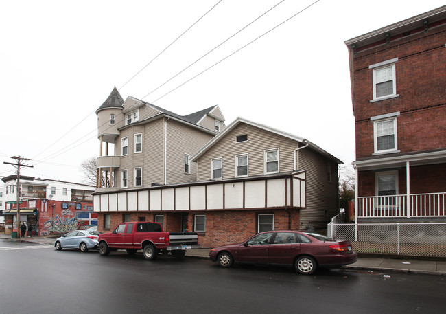 951-953 Bank St in Waterbury, CT - Building Photo - Building Photo