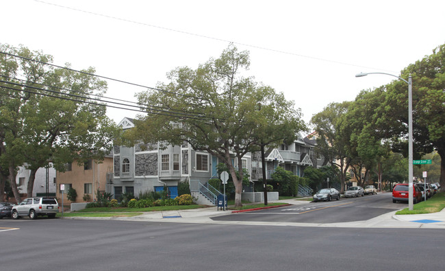 217 N 6th St in Burbank, CA - Building Photo - Building Photo