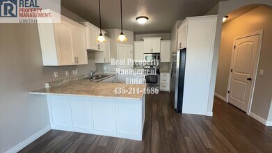 427 E Red Fox Ln in Vernal, UT - Building Photo - Building Photo