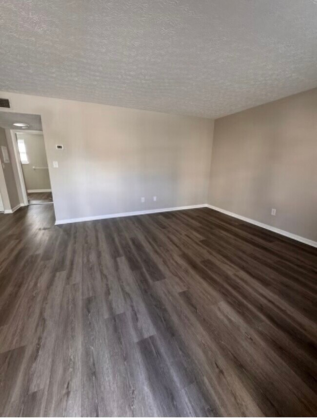 4818 S 3rd St, Unit 2 in Louisville, KY - Foto de edificio - Building Photo