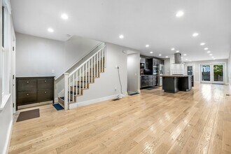 571 Franklin St in Cambridge, MA - Building Photo - Building Photo