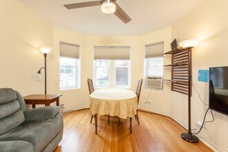 2837.5 N Sawyer Ave in Chicago, IL - Building Photo - Building Photo