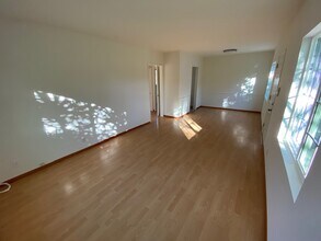 3415 W Alameda Ave, Unit A in Burbank, CA - Building Photo - Building Photo