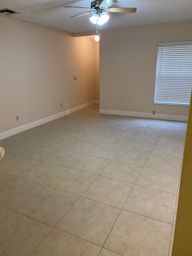 5460 E Michigan St, Unit 5 in Orlando, FL - Foto de edificio - Building Photo